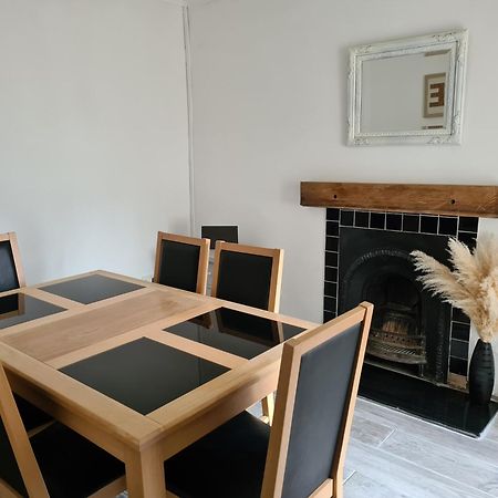 Villa Blodfa Holyhead Esterno foto